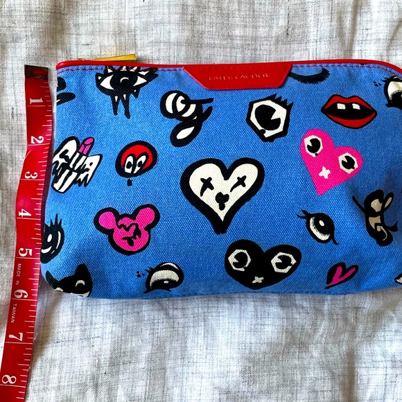 Estée Lauder • Heart Print Blue and Red Cosmetic Makeup Bag By Quentin Jones - Picture 6 of 7